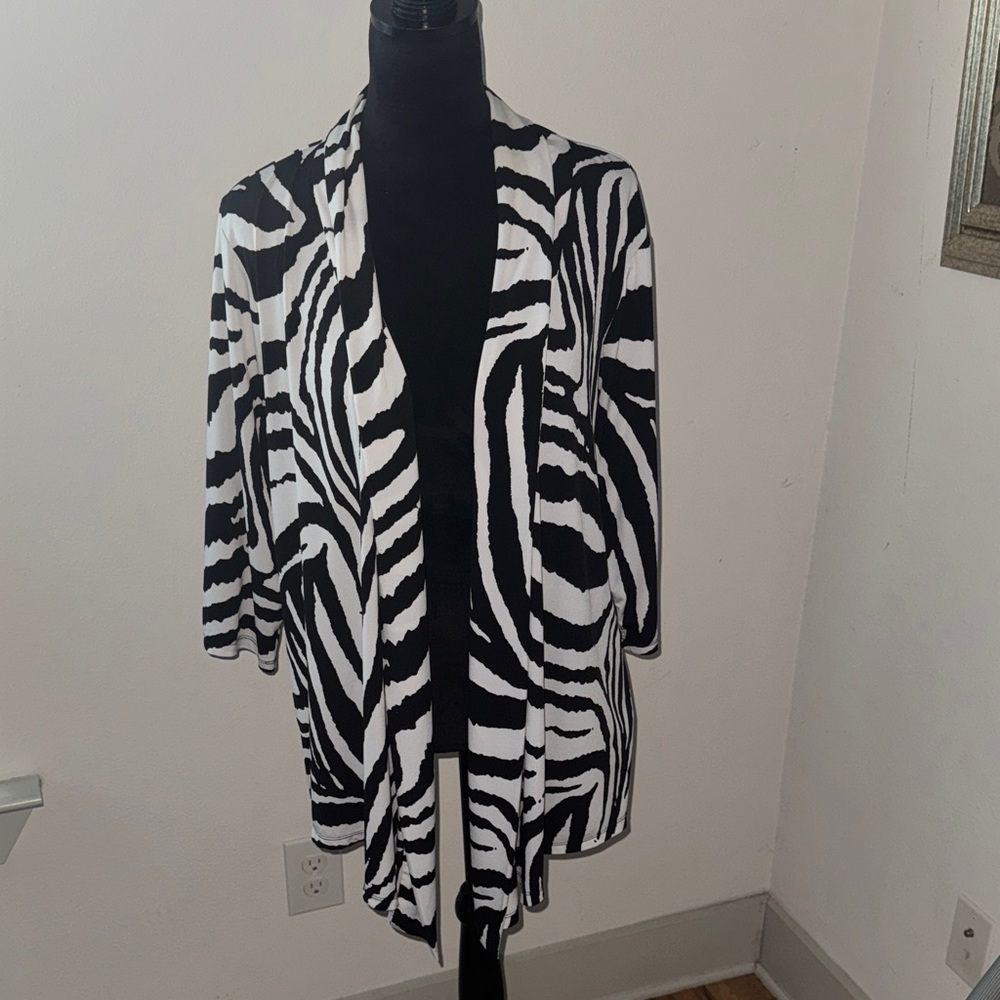 NYGARD woman Black and White Zebra Print open front top Sz 2X‎
